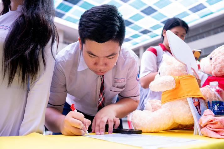 HUTECH Scholarship Tour 2025: Trao 32 suất học bổng trị giá 25% học phí toàn khóa cho học sinh Trường THPT Nguyễn Hữu Thọ (TP.HCM) 83