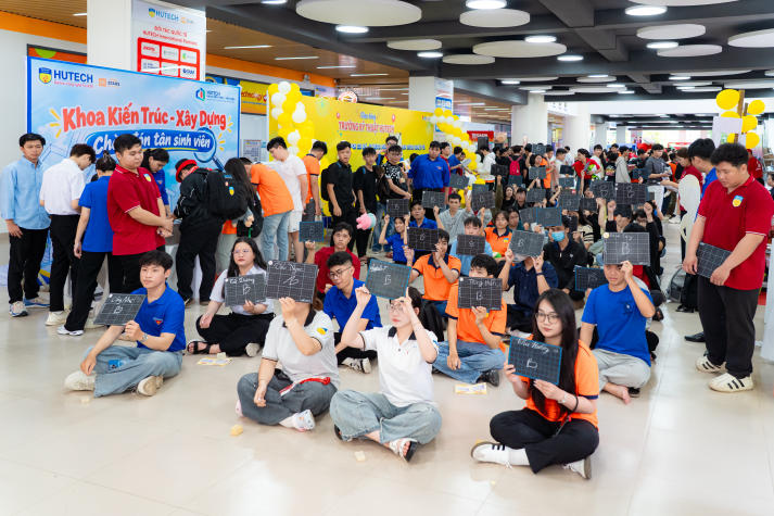 “HUTECH - Newbies Say Hi!” mở màn năm học mới với loạt trải nghiệm đa sắc 121