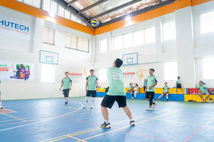 [Hội thao CB-GV-NV HUTECH 2025]: Bóng chuyền nam xác định 4 cái tên tiến vào Bán kết 99