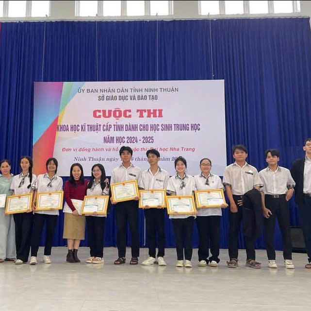 Gương mặt tân sinh viên Đạt Minh Tuấn: Từ những dòng code đầu tiên đến hành trình theo đuổi đam mê tại HUTECH 37