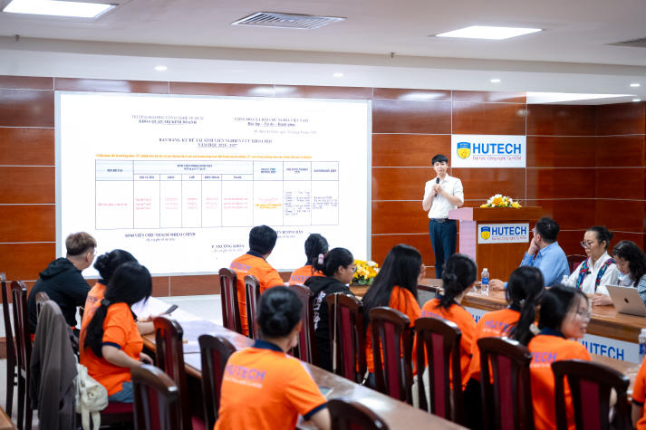 Sinh viên Quản trị kinh doanh tìm điểm khởi đầu cho công trình nghiên cứu 43