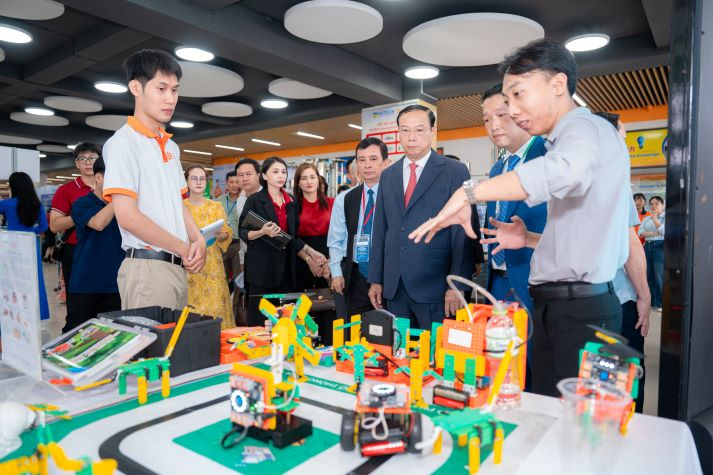 HUTECH cùng SHTP kiến tạo hệ sinh thái công nghệ chiến lược thúc đẩy chuyển đổi kép số - xanh 48