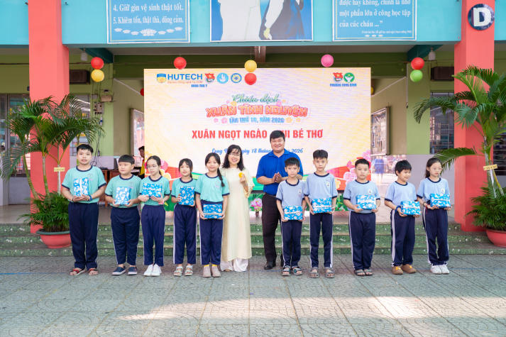 Hơn 200 em nhỏ đón mùa xuân yêu thương từ chương trình Xuân tình nguyện của sinh viên Khoa Thú y 32