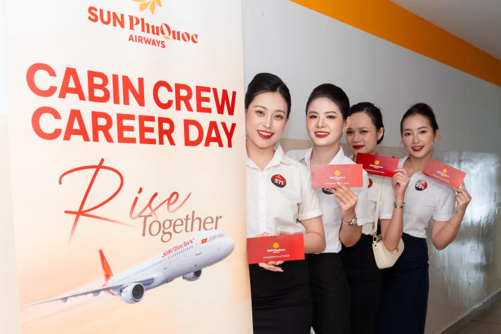 Sinh viên HUTECH thử sức cùng quy trình tuyển dụng tiếp viên hàng không ngay tại trường 63