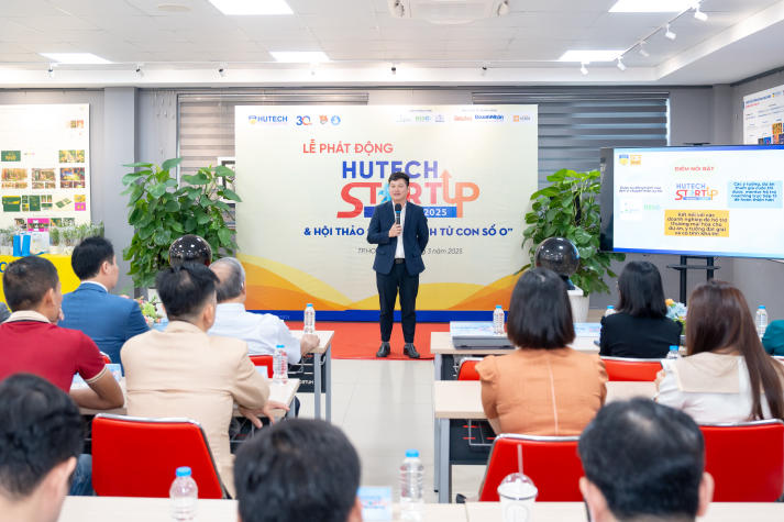 TS. Huỳnh Ngọc Anh gửi gắm kỳ vọng về thế hệ sinh viên bản lĩnh, sáng tạo và giàu khát vọng cống hiến 22