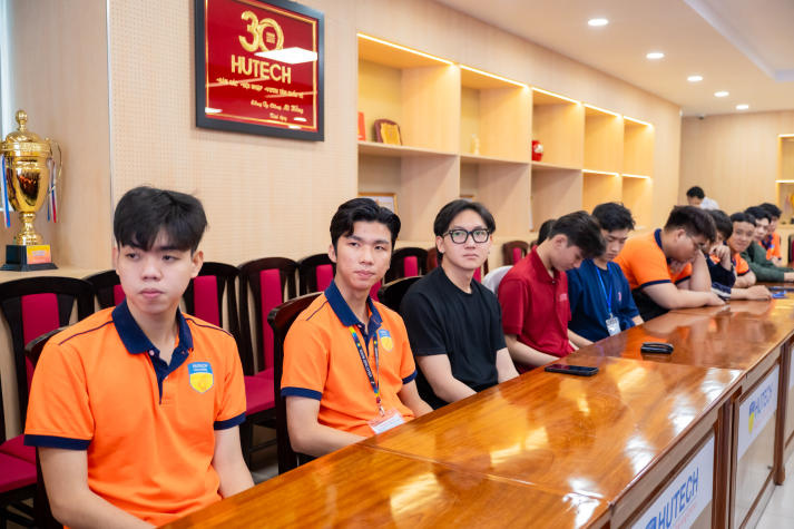 Sinh viên Viện Kỹ thuật "giải mã" điện áp cao xe điện, vững vàng bước vào ngành công nghiệp xanh 26