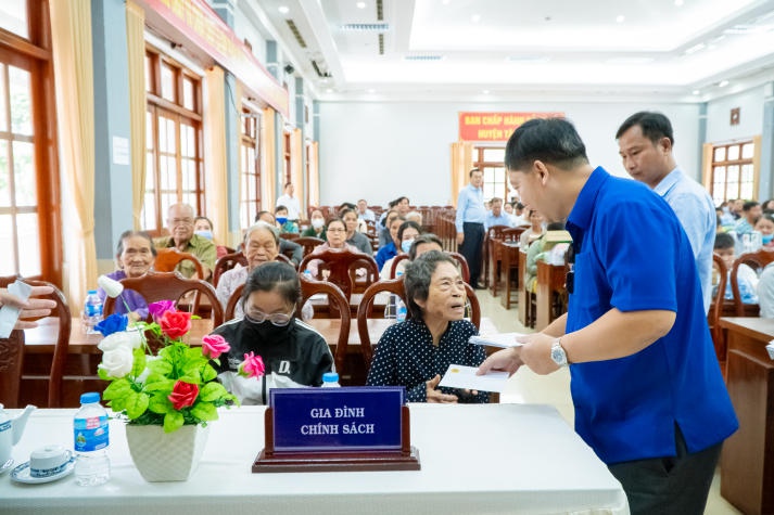 HUTECH viết tiếp hành trình thiện nguyện “Cho đi là còn mãi” tại tỉnh Tiền Giang 136