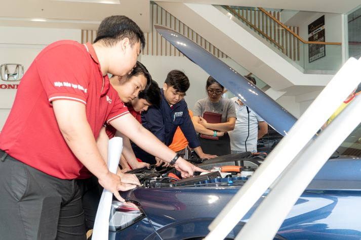 HUTECH tuyển sinh chương trình Cử nhân chuẩn Quốc tế với 10 ngành học hấp dẫn 73