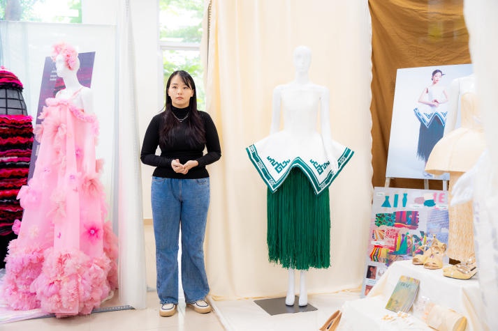 [Video] Sinh viên Thiết kế thời trang HUTECH “trình làng” loạt đồ án tốt nghiệp với nhiều ý tưởng độc đáo 64