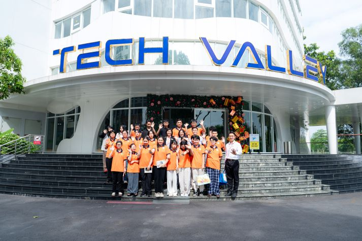 Sinh viên Ngôn ngữ Anh HUTECH mở rộng định hướng nghề qua trải nghiệm tại Vietnam Concentrix Services 64