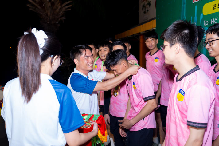 Dấu ấn 25 năm thành lập Khoa Công nghệ thông tin: Kết nối truyền thống - Kiến tạo tương lai 100