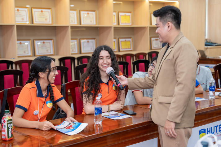Học sinh Einstein School Vũng Tàu hào hứng trải nghiệm môi trường học tập hiện đại tại HUTECH 90