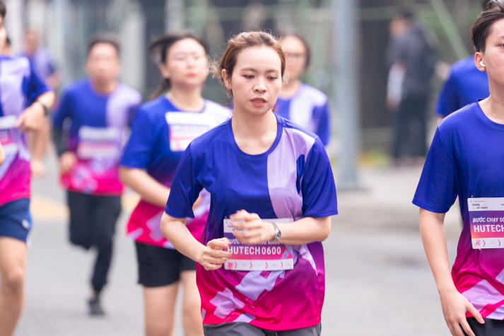 Gần 1.000 vận động viên HUTECH lan tỏa yêu thương cùng Giải chạy “Bước chạy Sống khoẻ” 65