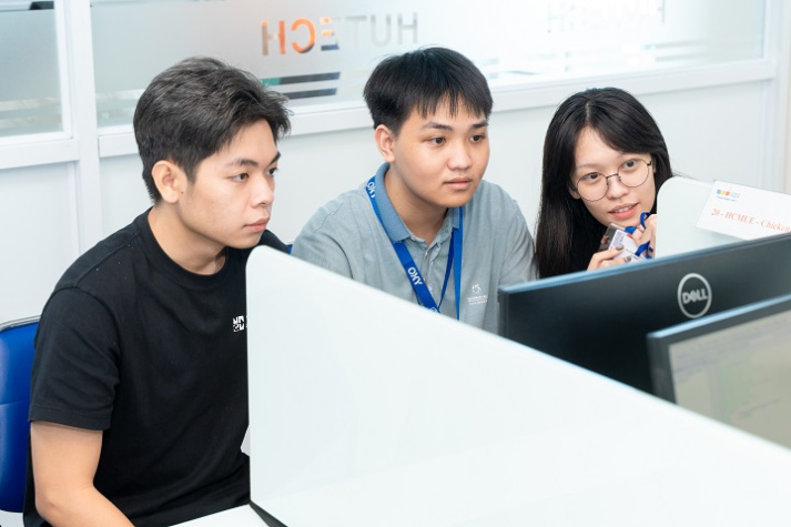 HUTECH hosts ICPC Vietnam 2025, preparing for ICPC Asia HoChiMinh City this December 49