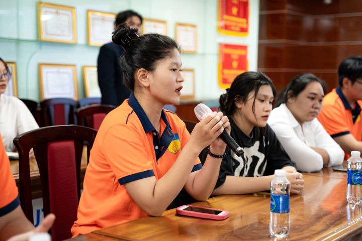 Tân sinh viên chương trình liên kết quốc tế CY Cergy Paris Université (Pháp) hứng khởi tìm hiểu về chương trình học 94