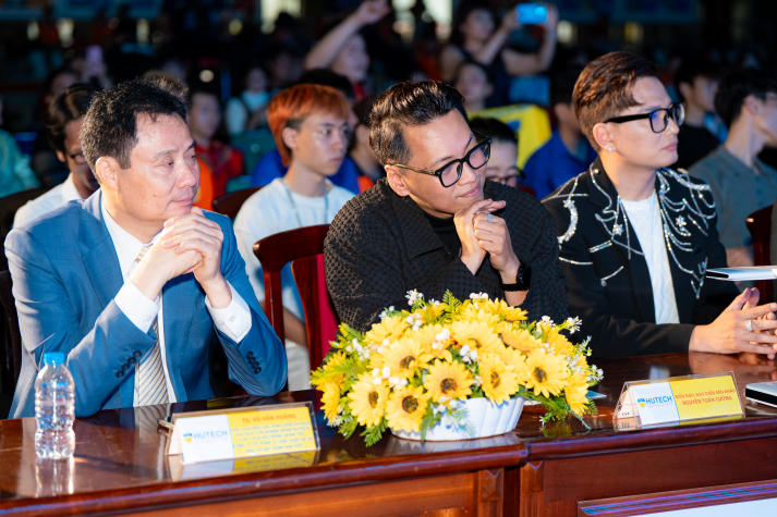 [Ảnh] Những khoảnh khắc vỡ òa cảm xúc tại Chung kết HUTECH’s Got Talent 2026 131