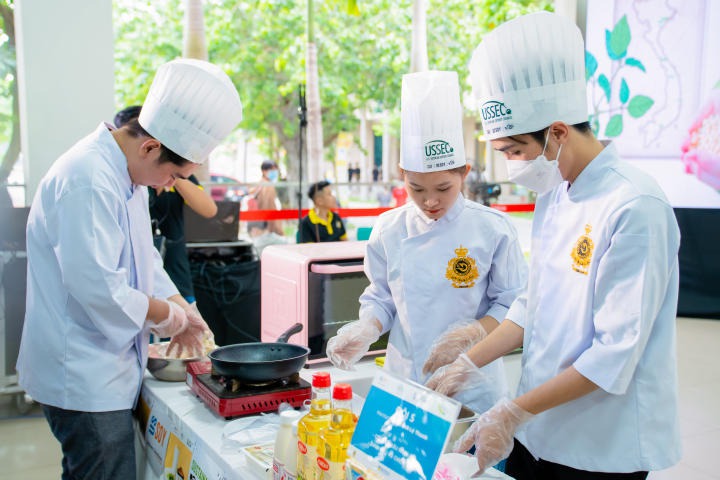 Đông đảo sinh viên tham gia lễ hội thực phẩm và đồ uống từ đậu nành 112