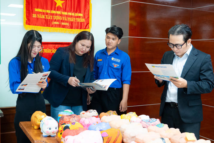 Nuôi heo đất, sinh viên Khoa Quản trị kinh doanh lan tỏa tinh thần sẻ chia đến cộng đồng 29