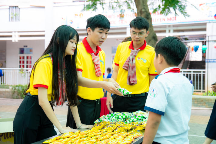 Gieo mầm xuân nhân ái từ những hành động đẹp của sinh viên Khoa Thú y HUTECH 23