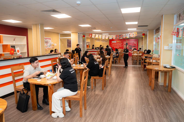 Sinh viên HUTECH biến đồ án thành nhà hàng Nhật, khách “chốt tiệc” ngay ngày khai trương 22