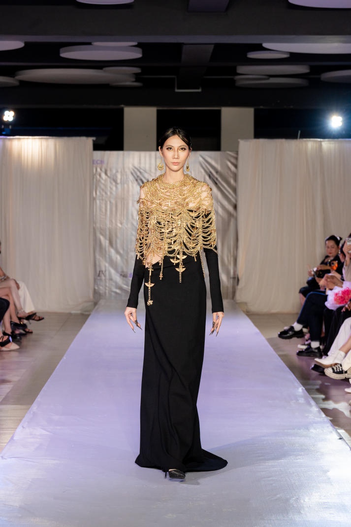 [Video] Sinh viên Thiết kế thời trang HUTECH “trình làng” loạt đồ án tốt nghiệp với nhiều ý tưởng độc đáo 446