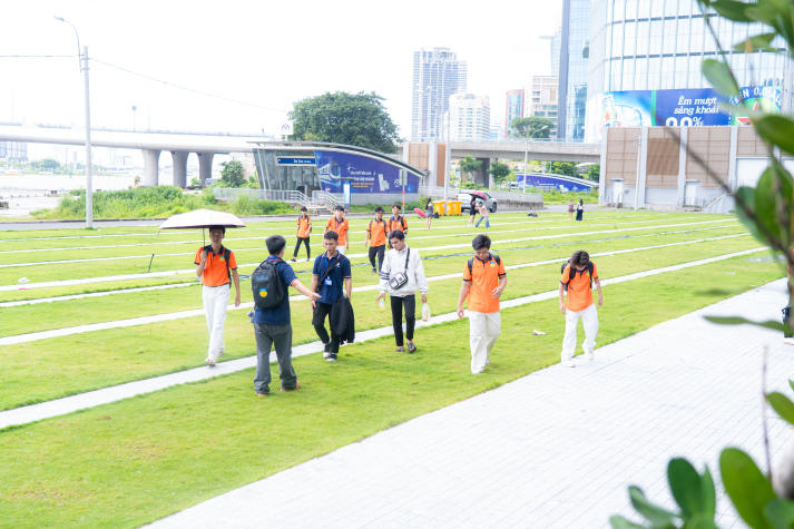 HÀNH TRÌNH KHÁM PHÁ THÀNH PHỐ THÚ VỊ CỦA TÂN SINH VIÊN 2025 60