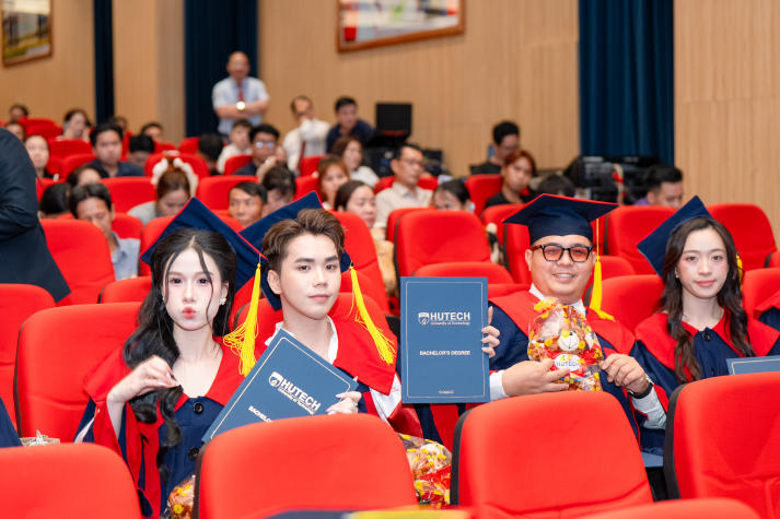 383 tân Cử nhân HUTECH chính thức tốt nghiệp, sẵn sàng chinh phục chặng đường mới 43
