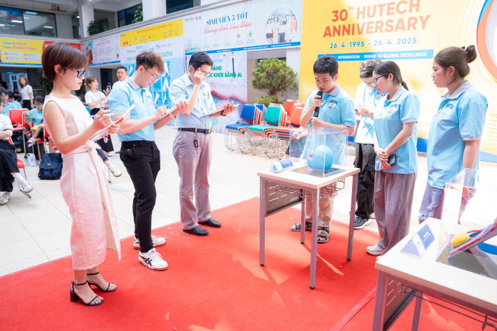 Sắc màu Khoa học sức khỏe bùng nổ tại HUTECH’s Health Festival 2025 194