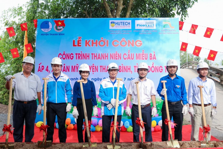 Mùa hè xanh HUTECH 2023: Khởi công 2 công trình giao thông quan trọng tại mặt trận tỉnh Đồng Tháp 50