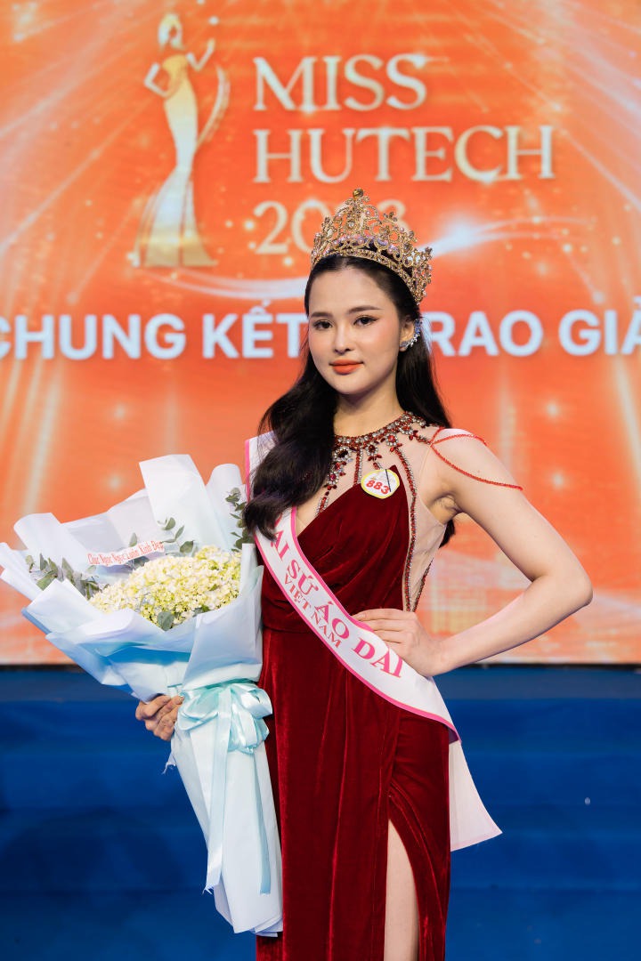 Nữ sinh Nguyễn Thị Tuyết Nhung đăng quang Hoa khôi Miss HUTECH 2023 365