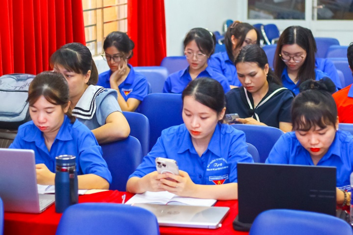 TS. Hà Minh Tuấn - Phó Viện trưởng VJIT tập huấn sử dụng AI cho Cán bộ - Giáo viên - Công nhân viên ngành Giáo dục phường Thạnh Mỹ Tây 44