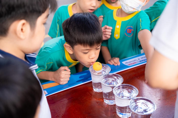 Nhiều lồng đèn, quà trung thu ý nghĩa dành tặng các em nhỏ tại Bình Dương của sinh viên VJIT 56