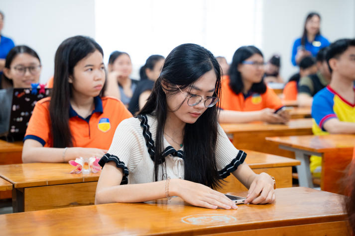 “Sáng mãi gương Người” - thắp sáng lý tưởng đẹp trong sinh viên HUTECH 28