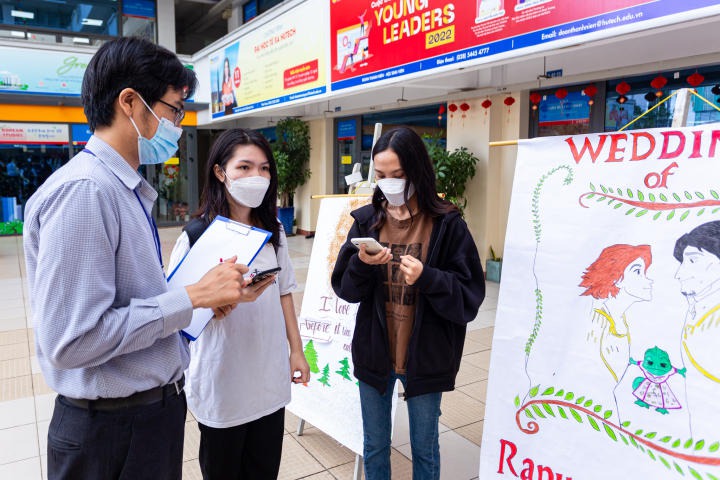 Các bạn sinh viên lớp 20DTA mang đến hơn 30 poster với nhiều chủ đề đa dạng HUTECH 4