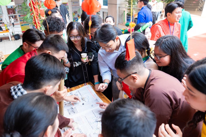 Độc đáo nét đẹp văn hoá tại “Tết Nguyên Phong” của sinh viên Quản trị Du lịch - Nhà hàng - Khách sạn 73