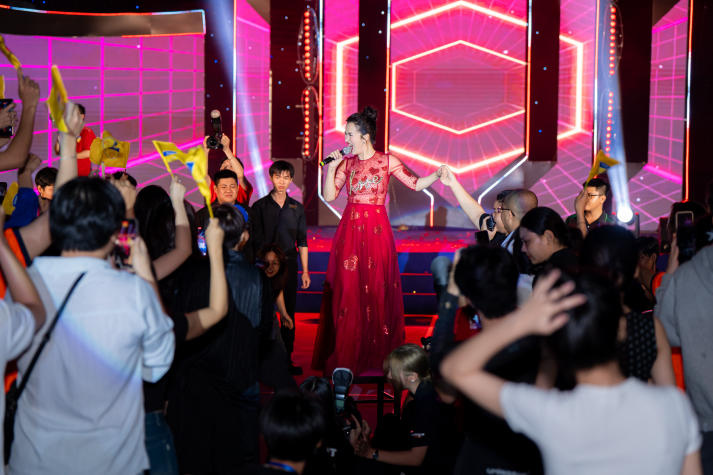 [Video] Đêm Gala Chào đón tân sinh viên HUTECH: Khi ngọn lửa đam mê được truyền từ những người dám ước mơ 93