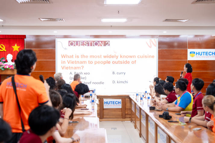 [Video] HUTECH-ers cùng bạn bè quốc tế khởi động mùa hè đa văn hóa tại Vietnam Summer Program 59