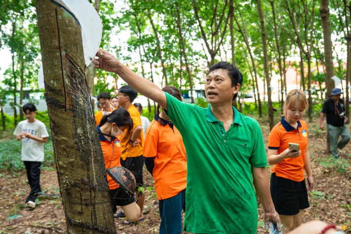 Sinh viên Khoa Nhật Bản học HUTECH và ĐH Hosei thích thú khám phá văn hóa nông thôn Việt Nam 34