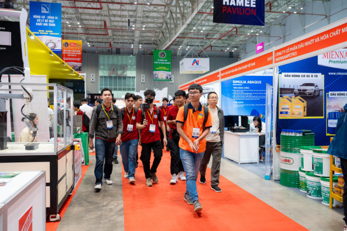 Sinh viên Viện Kỹ thuật tham quan trải nghiệm công nghệ công nghiệp hiện đại tại VINAMAC EXPO 2025 12