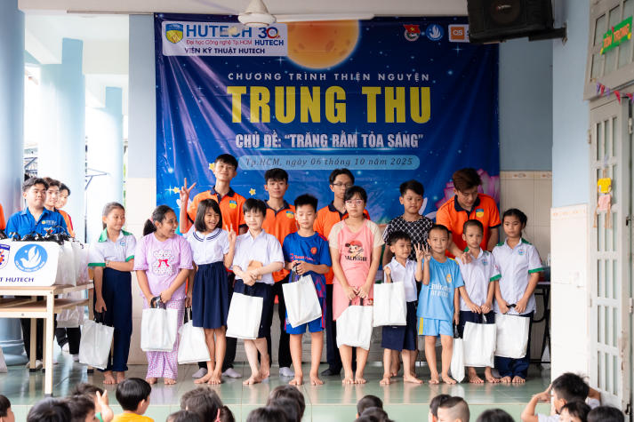 Sinh viên Viện Kỹ thuật gửi Trung thu yêu thương đến với trẻ em trường tình thương 55