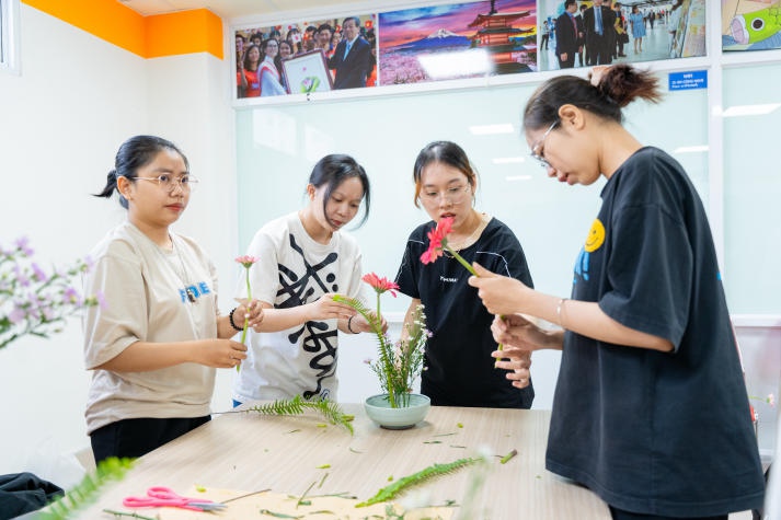 Sinh viên VJIT trải nghiệm nghệ thuật cắm hoa Ikebana 55