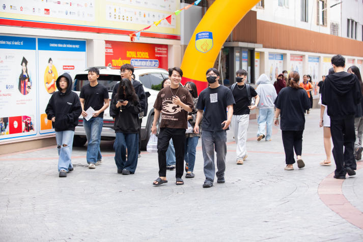 [Video] Ngày đầu năm học 2025-2026 tại HUTECH: Hào hứng, rộn ràng và đầy kỳ vọng 28