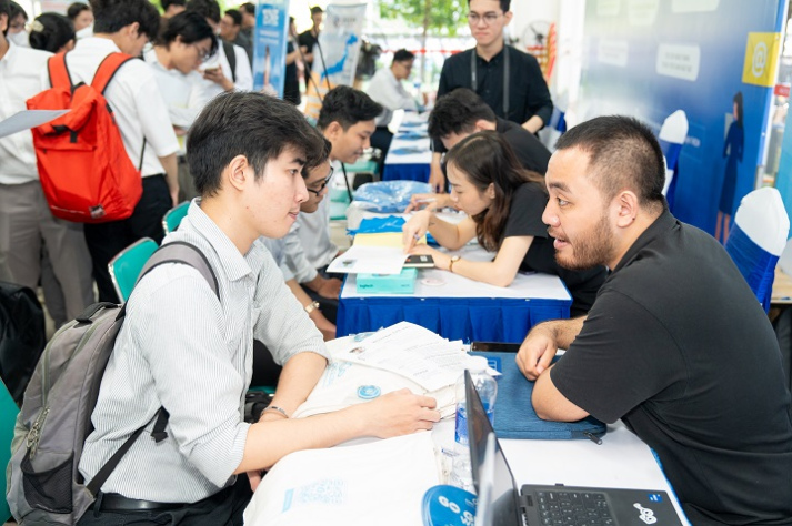 [Video] Tiên phong mô hình Đại học - Doanh nghiệp, HUTECH giải bài toán nhân lực chất lượng cao 55
