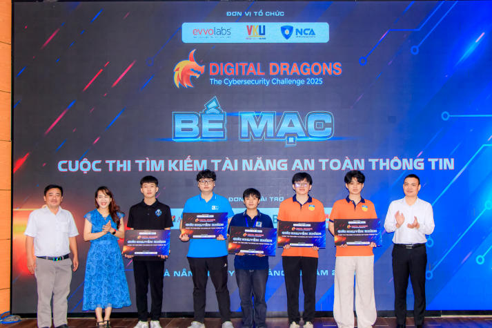 Sinh viên An toàn thông tin HUTECH lập thành tích tại Digital Dragons CTF 2025 50