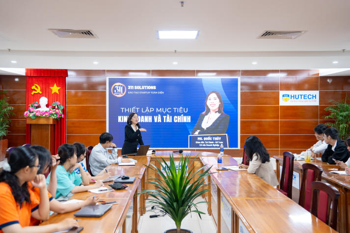 Top 6 HUTECH Startup Wings 2025 trang bị kỹ năng thực chiến về thiết lập mục tiêu kinh doanh và tài chính 20