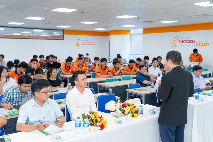 Sinh viên Khoa Xây dựng HUTECH tìm hiểu giải pháp chống thấm công nghệ Việt 9