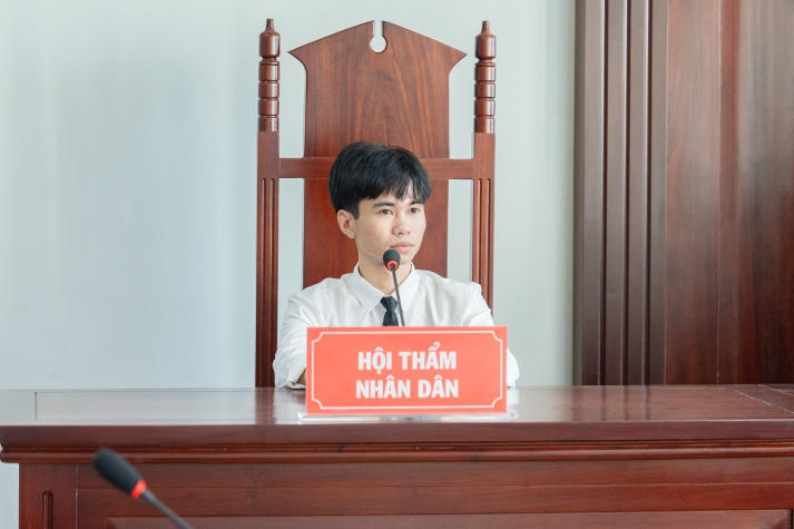 Sinh viên Khoa Luật HUTECH thực hành Phiên tòa giả định tại Ngày hội Pháp luật nước CHXHCN Việt Nam 68