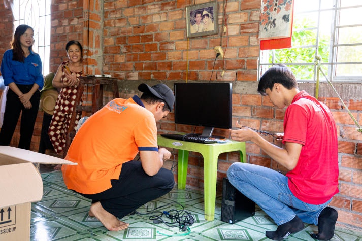 Viện Công nghệ Việt - Nhật HUTECH lan tỏa yêu thương tại tỉnh Long An 105