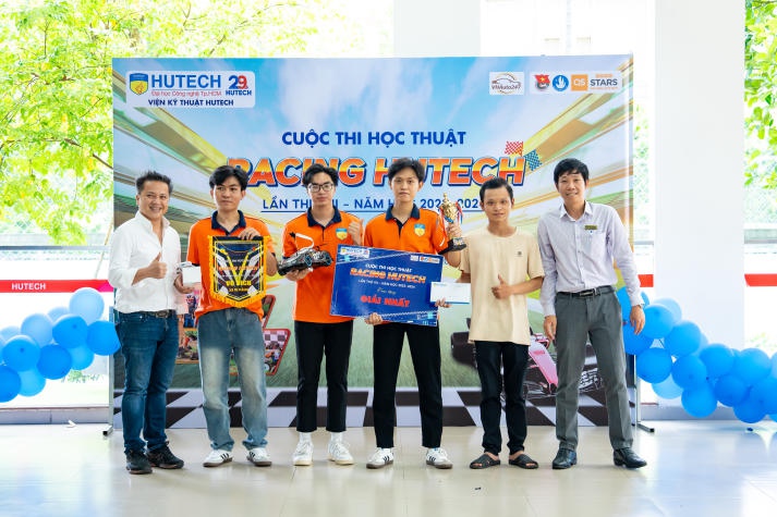 [Video] Hơn 100 đội thi tranh tài tại "đường đua tốc độ" Racing HUTECH lần VII 441