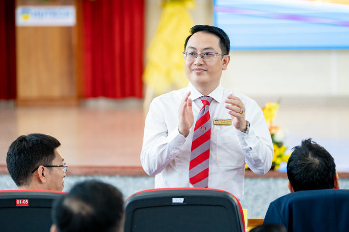 TS. Bùi Văn Thế Vinh - Hành trình bền bỉ với giáo dục, khoa học và hết mình vì sự phát triển bền vững của cộng đồng 35